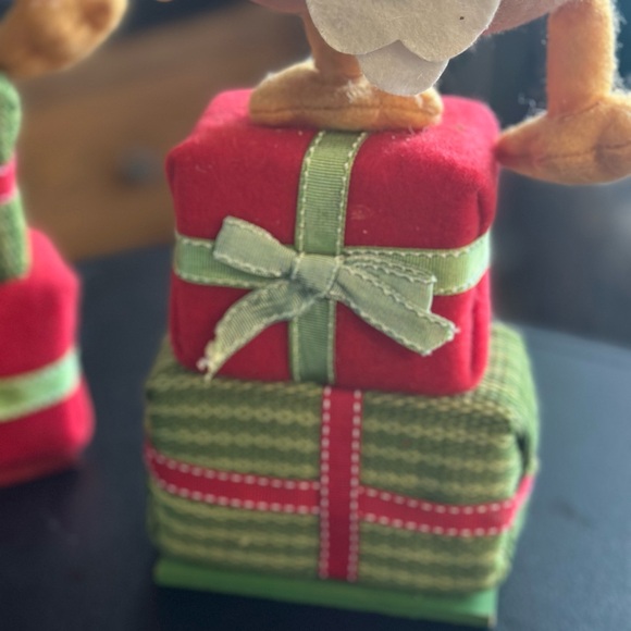 Beautiful Holiday Decor Christmas Owls (set of two) - Picture 5 of 6